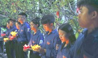 Tuổi trẻ Nghệ An, Hà Tĩnh thắp nến tri ân các Anh hùng liệt sĩ