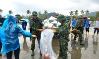 300 chiến sĩ, đoàn viên đội mưa dọn dẹp khuôn viên di tích Truông Bồn