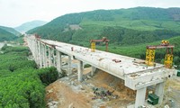 Cận cảnh những cây cầu vượt núi trên cao tốc Diễn Châu - Bãi Vọt