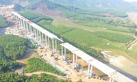 Hợp long cầu cạn có trụ cao nhất trên cao tốc Diễn Châu - Bãi Vọt