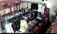 Chủ shop quần áo bị nam thanh niên tấn công khi bán hàng một mình