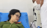Hai nữ cán bộ công an xã hiến máu cứu bệnh nhân qua cơn nguy kịch