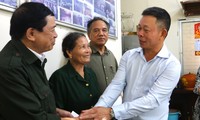 Trao 150 triệu đồng hỗ trợ cựu Thanh niên xung phong và thương bệnh binh ở Nghệ An