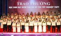 Nghệ An chi hơn 1,2 tỷ đồng khen thưởng học sinh đạt điểm cao thi tốt nghiệp THPT