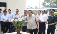 Thủ tướng dâng hương tưởng nhớ anh hùng liệt sĩ tại Ngã ba Đồng Lộc