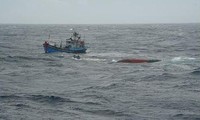 Tìm thấy tàu cá và 5 ngư dân mất liên lạc trên biển 