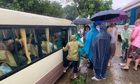 Trung chuyển 336 hành khách sau sự cố sạt lở đường sắt tại Hà Tĩnh