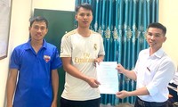 Nhiều bạn trẻ Hà Tĩnh viết đơn tình nguyện nhập ngũ