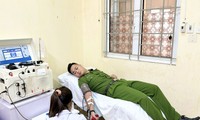 2 chiến sĩ công an hiến máu cứu người qua cơn nguy kịch