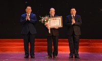 Nhà thơ Hữu Thỉnh được trao giải A cho tác phẩm lý luận, phê bình.