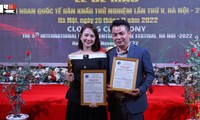 NSƯT Xuân Bắc và Nhà hát Kịch Việt Nam ẵm &apos;mưa&apos; giải vàng