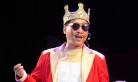 Phó giám đốc Nhà hát Kịch Việt Nam đóng vai hoàng đế &apos;không mặc gì&apos;
