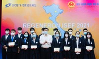 Học sinh dự thi giành giải thưởng.