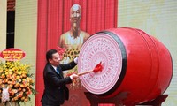Chủ tịch UBND TP Hà Nội cũng đã đánh trống khai trường năm học 2021-2022. (ảnh: Mạnh Thắng)