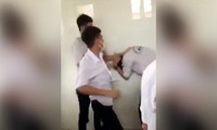 Học sinh đánh nhau thô bạo, hiệu trưởng bị phê bình 