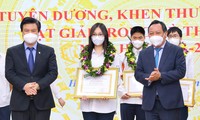 Hà Nội tuyên dương học sinh đạt giải cao các kỳ thi Olympic quốc tế