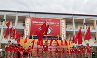Học sinh Hà Nội tặng 3.500 lá cờ cho Trường Sa