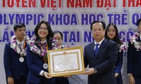 Hà Nội tặng Giấy khen cho học sinh Olympic khoa học trẻ quốc tế 