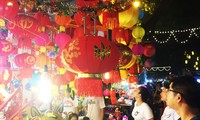 Ngắm chợ Trung thu Hà Nội tấp nập và rực rỡ sắc màu