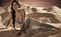 Đường cong hoàn hảo mê hoặc của ‘nữ hoàng sa mạc’ Irina Shayk 