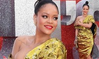 Rihanna bối rối vì váy lệch vai hở bạo ‘vòng 1’