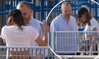 Irina Shayk ôm đàn ông lạ sau 6 tuần chia tay Bradley Cooper
