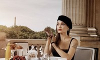 Angelina Jolie: Đẳng cấp quyến rũ khó ai sánh kịp