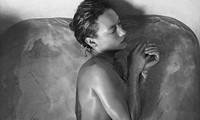 Mỹ nhân áo tắm Hannah Ferguson bán nude tôn body tạc tượng