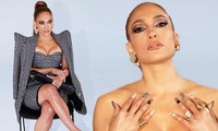 Jennifer Lopez ngực đầy siêu gợi cảm ở tuổi 51