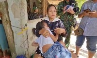 Người mẹ ôm con thoát nạn vụ sạt lở hàng chục người mất tích ở Quảng Nam
