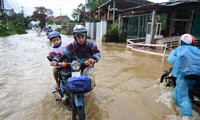 Giải cứu thành công 13 công nhân mắc kẹt giữa sông ở Quảng Ngãi