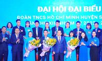 Anh Nguyễn Văn Tuấn, Bí thư Huyện Đoàn Sóc Sơn và BCH Huyện Đoàn khóa XII, nhiệm kỳ 2022 - 2027 ra mắt Đại hội. 