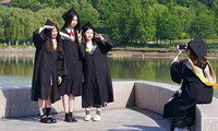 Người trẻ mới tốt nghiệp ở Trung Quốc ‘đỏ mắt’ tìm việc 