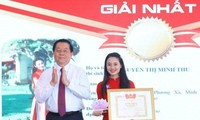 Cô giáo Phú Thọ giành giải Nhất cuộc thi giới thiệu sách về Bác Hồ