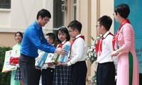 Bí thư thứ nhất T.Ư Đoàn Bùi Quang Huy dự lễ khai giảng tại trường Nguyễn Siêu