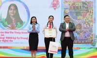 Nữ sinh lớp 9 giành giải Đặc biệt vẽ tranh mừng Đại hội Đoàn toàn quốc XII