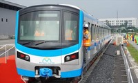 Cận cảnh đoàn tàu metro Bến Thành - Suối Tiên chạy thử ở TPHCM 