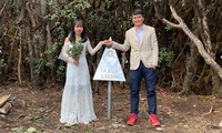 Cặp đôi diện trang phục cưới, chinh phục 12 đỉnh núi cao nhất Việt Nam
