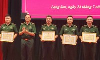 Các cán bộ Đoàn Biên phòng Lạng Sơn được tôn vinh, khen thưởng (ảnh: Duy Chiến)