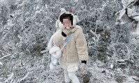 Tranh cãi người mẹ đưa con 5 tuổi đi &apos;săn&apos; băng tuyết -4 độ ở đỉnh Mẫu Sơn