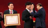 Chủ tịch nước trao huân chương cho NSƯT Xuân Bắc và Nhà hát Kịch Việt Nam