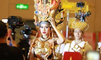 Màn rước vương miện hoành tráng ở họp báo Hoa hậu Việt Nam 2022