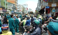 Hàng nghìn người tràn xuống đường đưa tang NSƯT Vũ Linh, giao thông tắc nghẽn