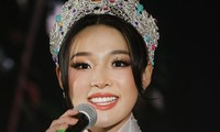 Cận cảnh nhan sắc Hoa hậu Trái Đất khi đến Việt Nam