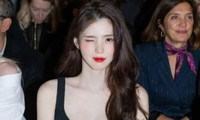 Han So Hee bị báo Hàn chỉ trích vì mặc váy xuyên thấu đáng xấu hổ