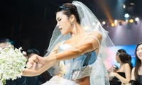 Hòa Minzy hết mình trong đám cưới Minh Tú 