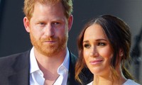 Meghan Markle bị cắt khỏi bức ảnh của Hoàng gia Anh