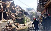 Cảnh sát hình sự điều tra nguyên nhân vụ cháy Cty Rạng Đông