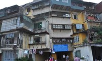 Cải tạo chung cư cũ: Quận Ba Đình đề xuất ứng vốn sửa nhà tạm cư
