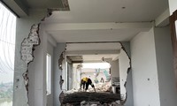  Cận cảnh phá dỡ chung cư mini 9 tầng xây dựng sai phép ở Hà Nội